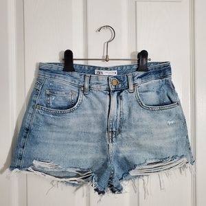 Distressed light wash shorts